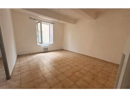 location appartement  m² t-3 à riez  540 €