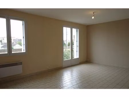location appartement  m² t-2 à tours  620 €