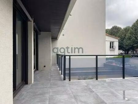 location appartement 4 pièces à la roche-sur-yon centre ville (85000) : à louer 4 pièces /