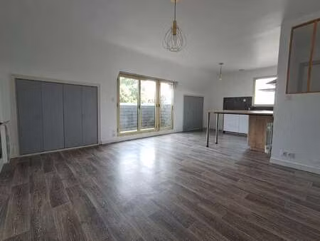 location appartement 3 pièces à loudéac (22600) : à louer 3 pièces / 56m² loudéac