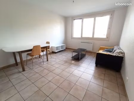 t2 au calme étang de sault