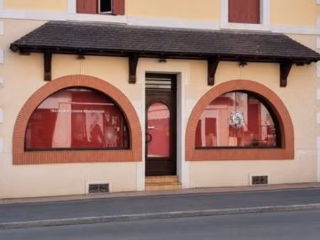 local commercial 112 m² – vitrines & four traditionnel – montluçon