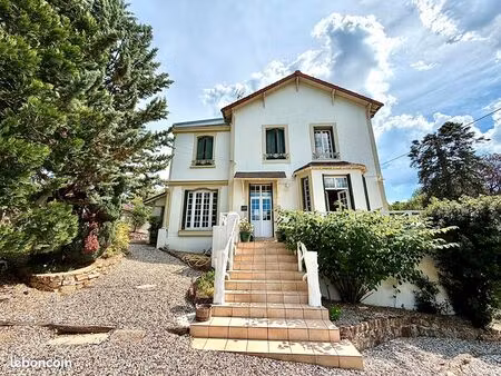 maison 7 pièces 136 m²