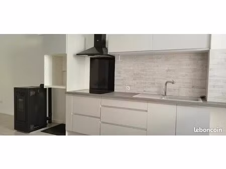 maison de village 3 pièces 61 m² — 2 chambres avec mezzanines — les mées (04)