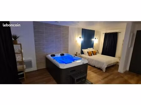 vend apprt airbnb jacuzzi