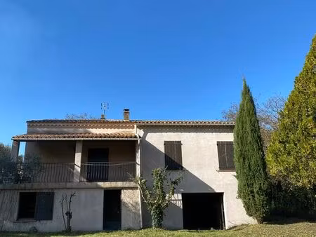 maison t5 sur 1400 m2 + garages
