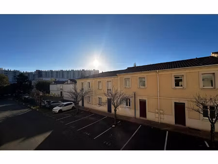 location appartement  m² t-3 à bordeaux  975 €