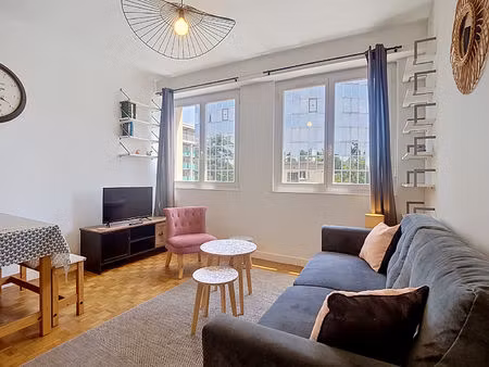 a louer pau avenue des lilas - appartement t4 meublé avec avec balcon au dernier étage d'u