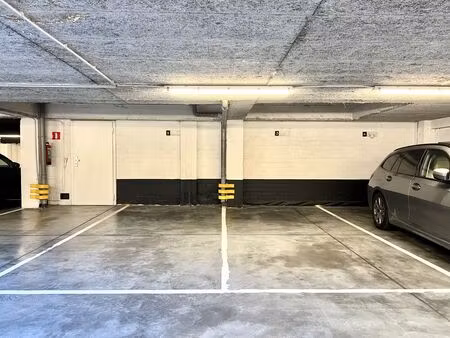 garage à louer à rue du bosquet 18-20 saint-gilles (vbe34810)