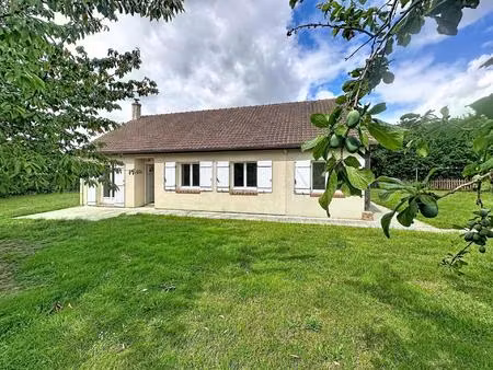 maison 4 chambres  bureau vivable de plain-pied sur un beau terrain .