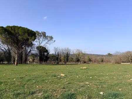 terrain à bâtir 1685m2 à tourrettes (83440)