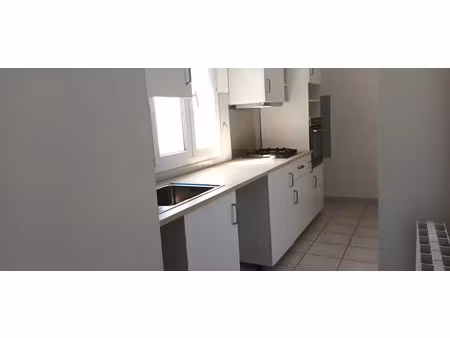 location appartement 6 pièces 122 m² à nimes (30000)  1 230 €