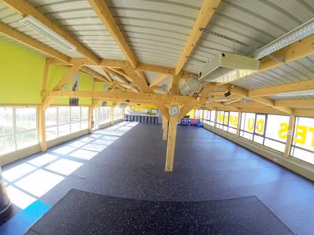 plateau de 410 m² avec places de parking