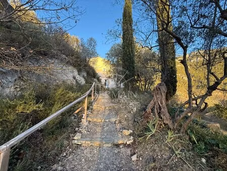 fontaine-de-vaucluse  maison atypique de 65 m² avec vue imprenable sur le château et les m