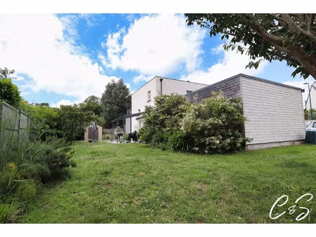 une contemporaine de 2010 et son toit-terrasse pour les soirs d'