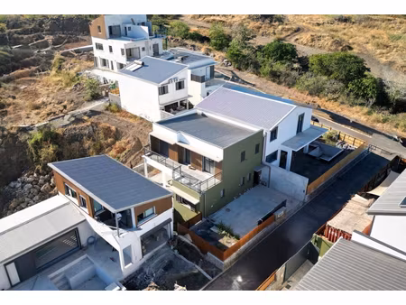 très jolie maison contemporaine neuve ! trois bassins