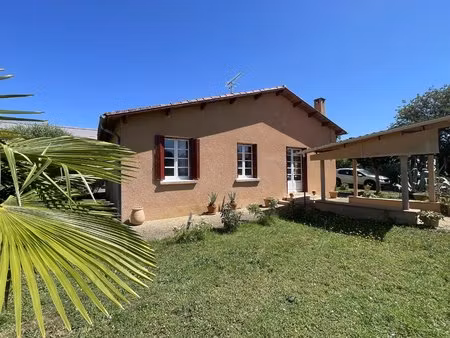 maison individuelle avec jardin et garage