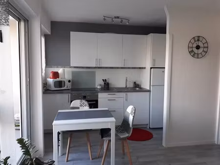 location meublée appartement 2 pièces 30 m² à villejuif (94800)  1 090 €
