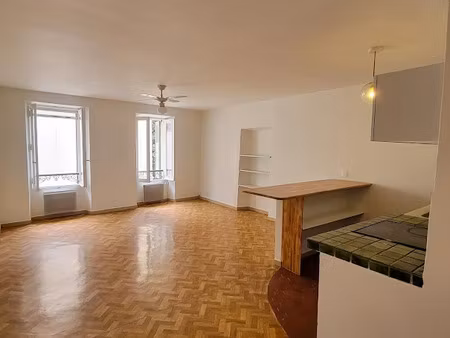 location appartement 3 pièces 52.68 m² à salon-de-provence (13300)  806 €