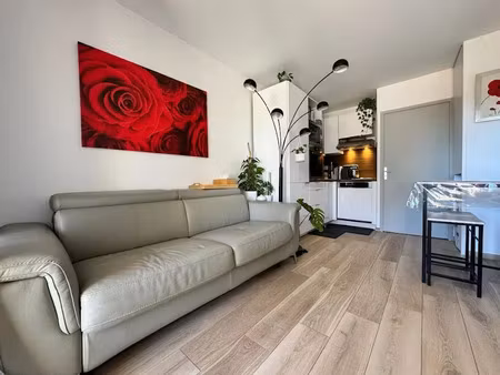 location meublée appartement 2 pièces 28 m² à antibes (06600)  857 €