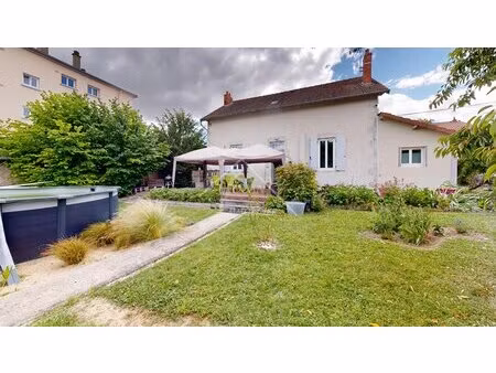 maison familiale de 137 m² avec piscine à gannat