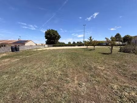 vente terrain à saint-paul-mont-penit (85670) : à vendre / saint-paul-mont-penit