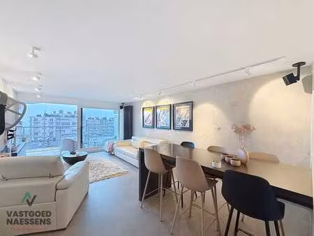 magnifique appartement rénové de 2 chambres avec vue panora