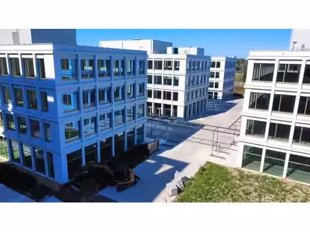 bureaux futuristes à vendre dans l'immeuble mesos à the loo