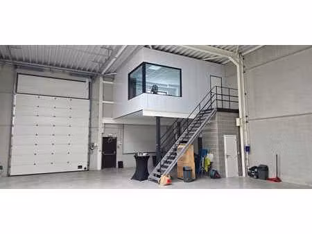 216m² entrepôt + 30m² bureau | zoning sud wavre