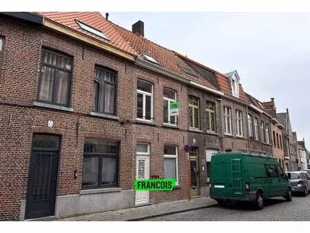 maison de ville prête à emménager avec 3 chambres  située d…