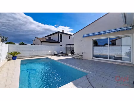 location villa 5 pièces 141.02 m² à baho (66540)  1 750 €