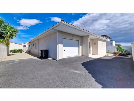 location villa 5 pièces 141.02 m² à baho (66540)  1 950 €