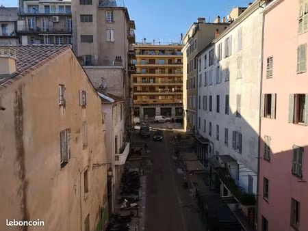 studio 1 pièce 31 m²