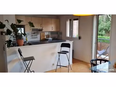 appartement t2 de 48 m² avec balcon et parking