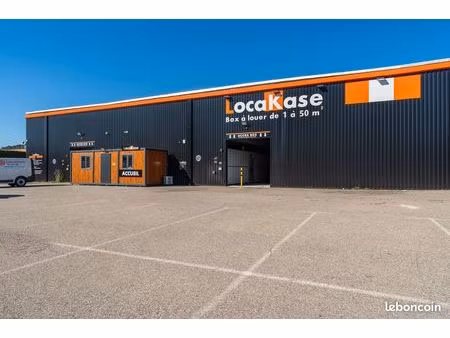 places de parking 100% sécurisée et accessible 24h/24