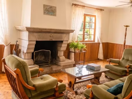 location meublée maison 8 pièces 224.44 m² à la vraie-croix (56250)  1 010 €