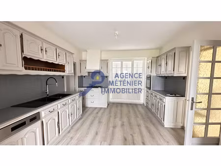 charmante maison familiale avec grand terrain de 2 000 m2