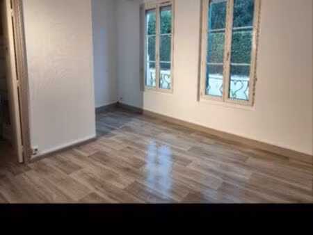 appartement studio 2eme étage château du loir