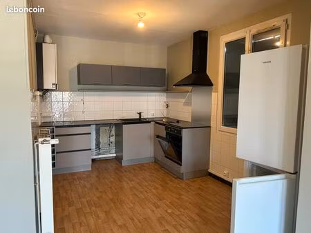 crolles - magnifique t4 non meublé de 83 m² avec balcon  vue belledonne et proche commerce