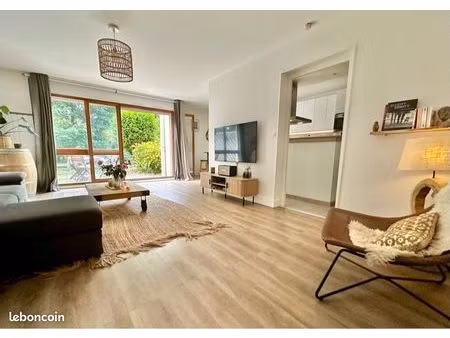 t4   100m2 avec terrasse et garage fermé