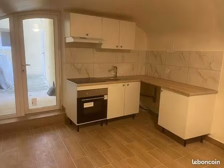 studio meublé rénové 21 m² avec terrasse privative – nevers centre