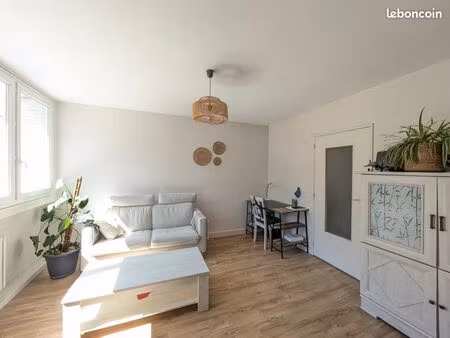 bergson-cité du design  appartement calme  traversant  lumineux