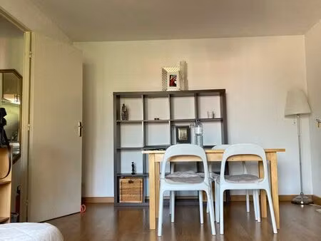 grand t2 meuble avec parking et balcon