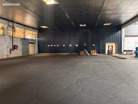 grand entrepôt de 900 m² + 220 m² de bureaux modernes – opportunité rare