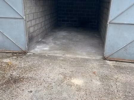 garage / box fermé 13 m²