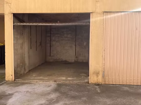location parking 14 m² à perpignan (66000)  110 €
