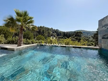vue panoramique  dans un environnement calme et verdoyant sans être isolé  villa...