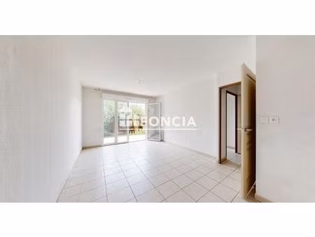 appartement t2 + extérieur + parking privé et sécurisé