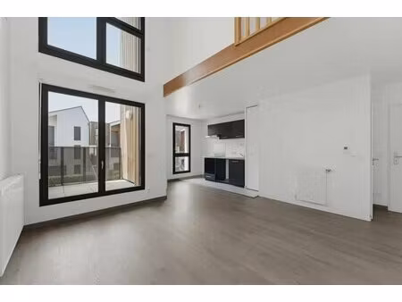 bordeaux   duplex de 48 25 m² avec terrasse et parking