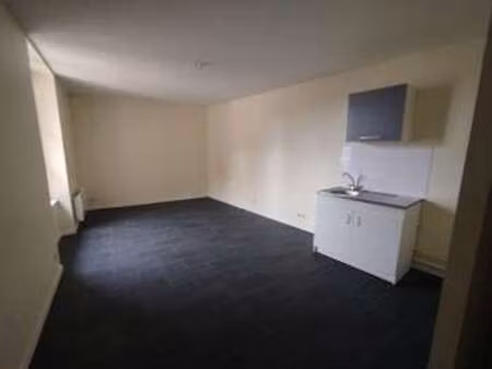 location appartement 2 pièces à saint-calais (72120) : à louer 2 pièces / 39m² saint-calai